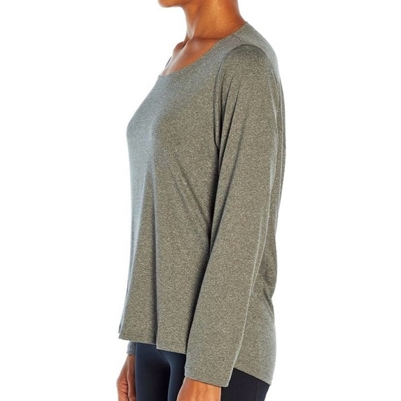 Yobha Heather Grey Round Neck Long Sleeve Tee Activewear Sz M Poly Blend NWT - Picture 2 of 6